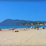 Pieds Dans L'eau 아파트 *